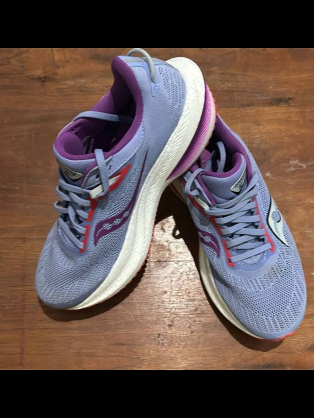 Saucony Triumph 21 Women’s Light Purple Running Shoes with Pink Accents